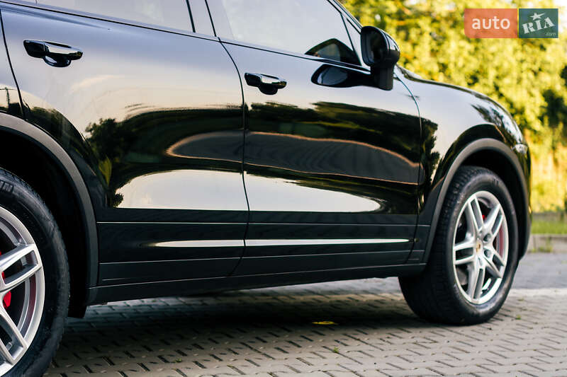Позашляховик / Кросовер Porsche Cayenne 2012 в Івано-Франківську