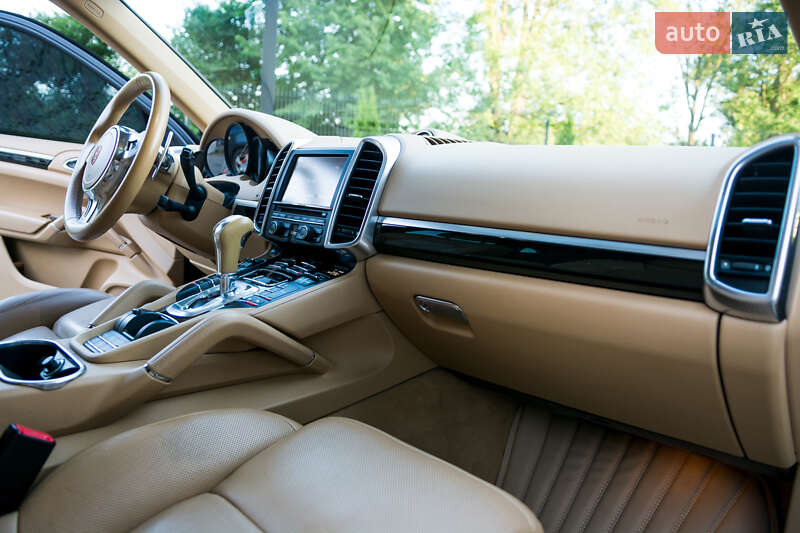 Позашляховик / Кросовер Porsche Cayenne 2012 в Івано-Франківську