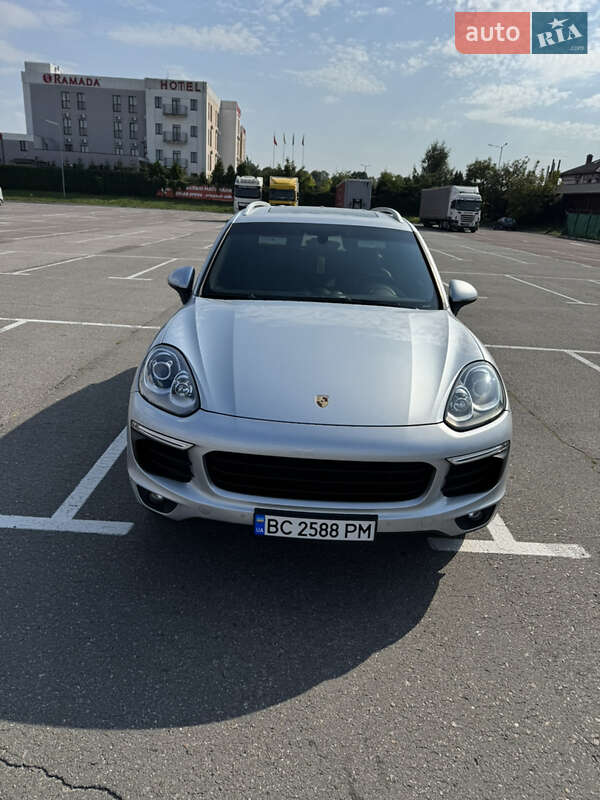 Позашляховик / Кросовер Porsche Cayenne 2015 в Самборі