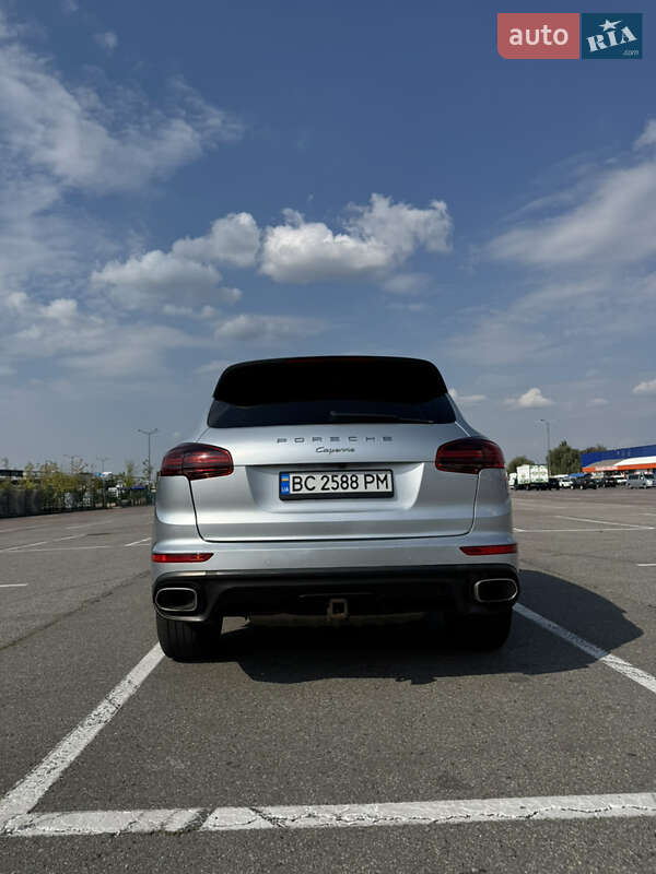 Позашляховик / Кросовер Porsche Cayenne 2015 в Самборі