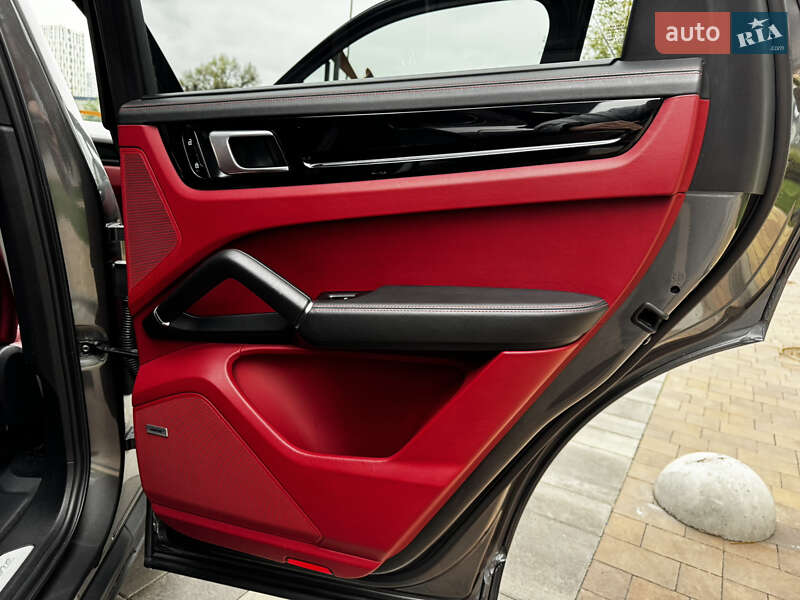 Внедорожник / Кроссовер Porsche Cayenne 2019 в Киеве