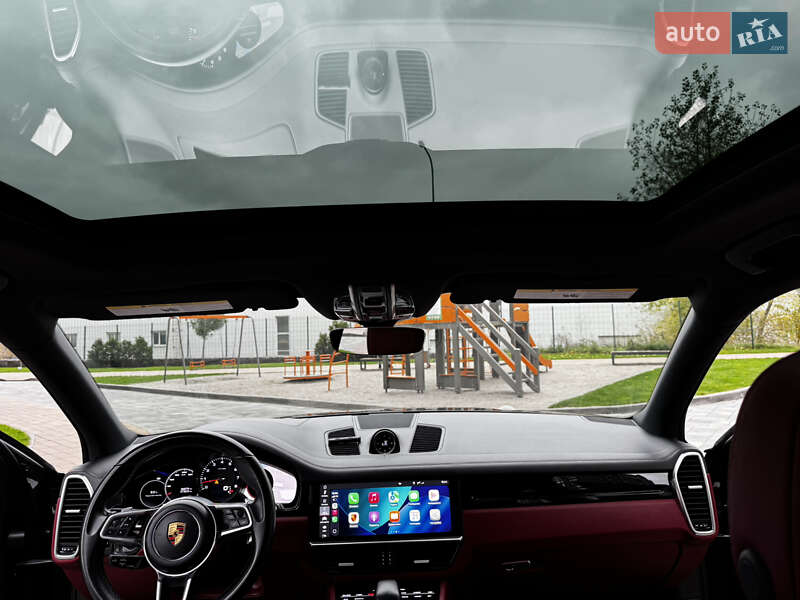 Внедорожник / Кроссовер Porsche Cayenne 2019 в Киеве