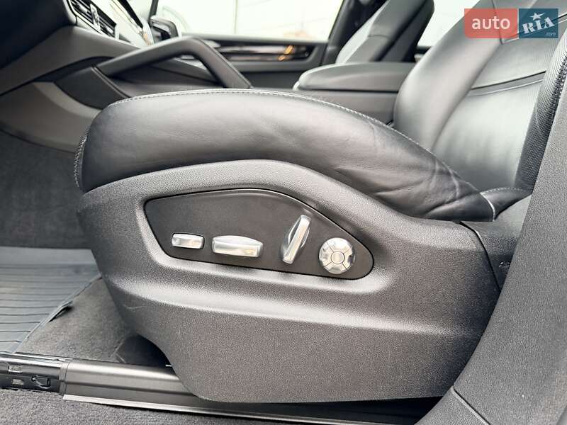 Внедорожник / Кроссовер Porsche Cayenne 2018 в Киеве фото 16 Внедорожник / Кроссовер Porsche Cayenne 2018 в Киеве