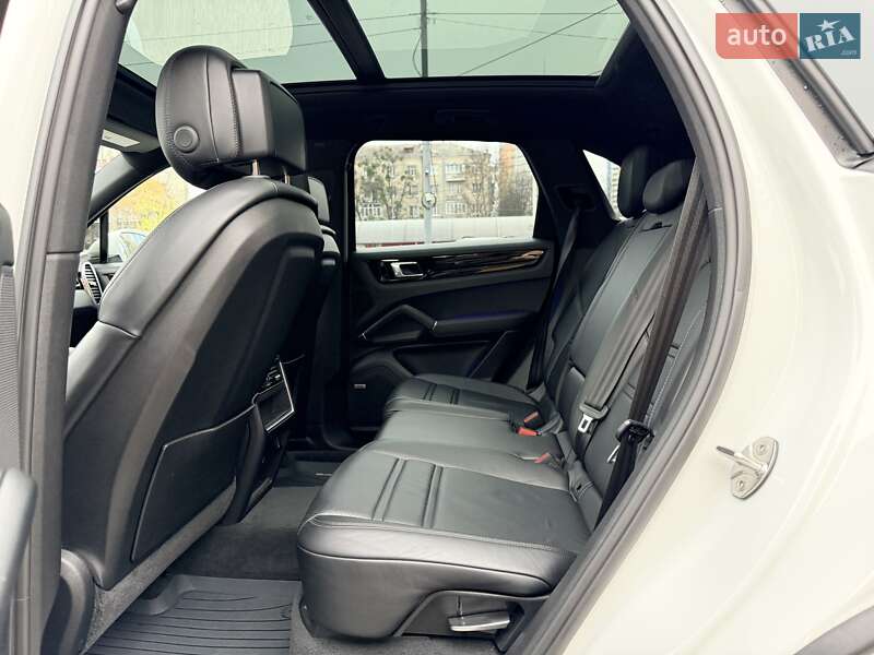 Внедорожник / Кроссовер Porsche Cayenne 2018 в Киеве фото 24 Внедорожник / Кроссовер Porsche Cayenne 2018 в Киеве