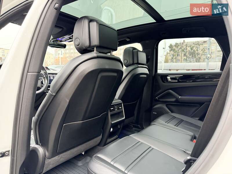 Внедорожник / Кроссовер Porsche Cayenne 2018 в Киеве фото 29 Внедорожник / Кроссовер Porsche Cayenne 2018 в Киеве