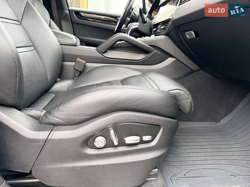 Внедорожник / Кроссовер Porsche Cayenne 2018 в Киеве фото 30 Внедорожник / Кроссовер Porsche Cayenne 2018 в Киеве