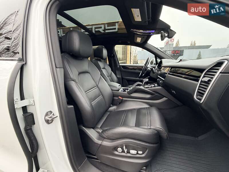 Внедорожник / Кроссовер Porsche Cayenne 2018 в Киеве фото 35 Внедорожник / Кроссовер Porsche Cayenne 2018 в Киеве