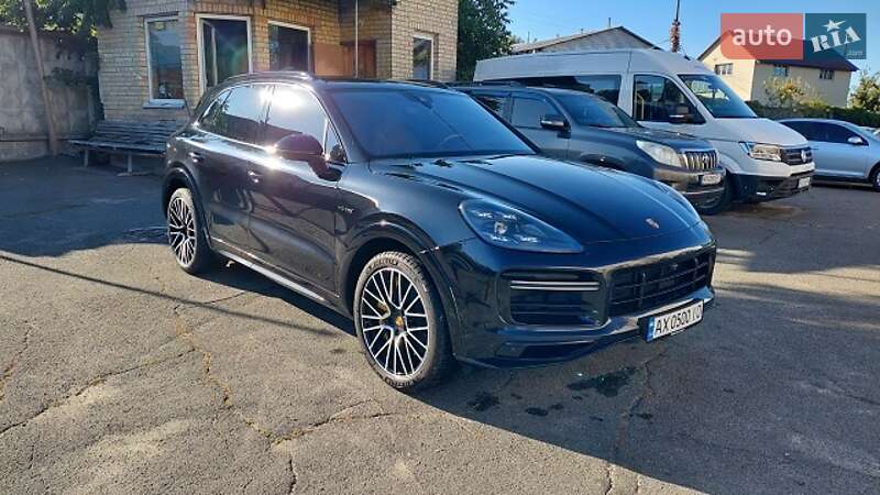 Внедорожник / Кроссовер Porsche Cayenne 2019 в Киеве