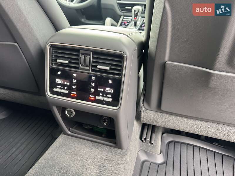 Внедорожник / Кроссовер Porsche Cayenne 2018 в Тернополе