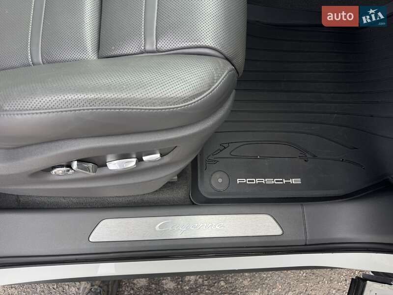 Внедорожник / Кроссовер Porsche Cayenne 2018 в Тернополе