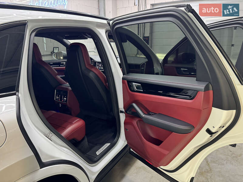 Внедорожник / Кроссовер Porsche Cayenne 2018 в Киеве