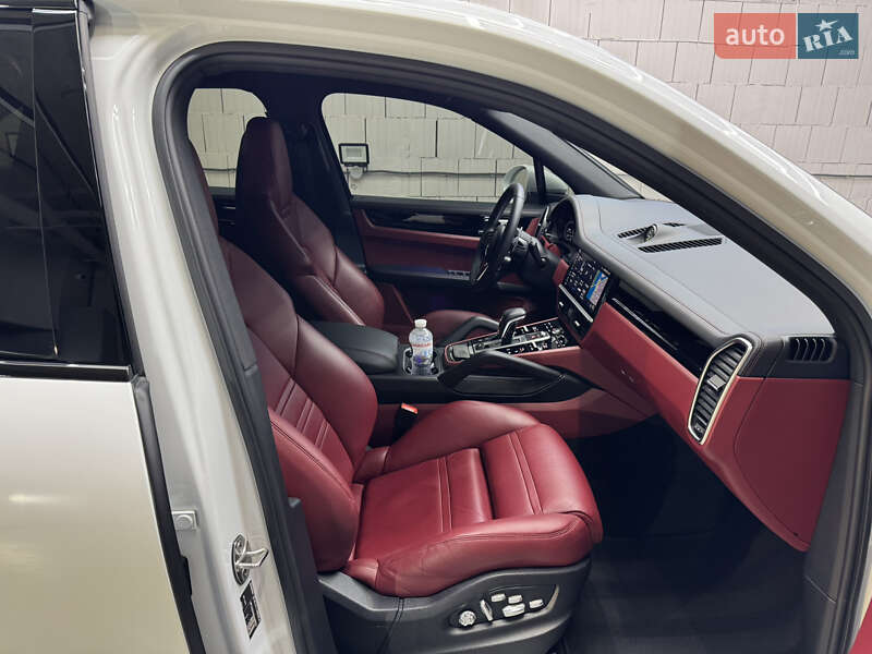 Внедорожник / Кроссовер Porsche Cayenne 2018 в Киеве