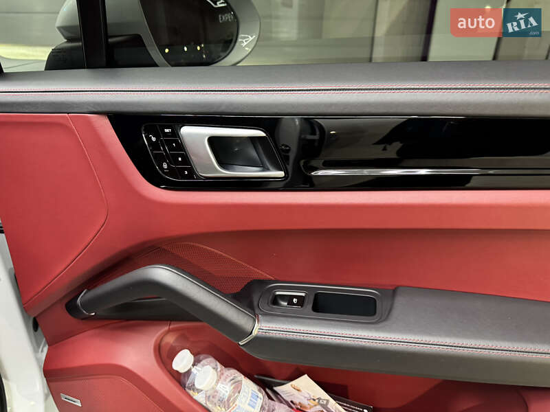 Внедорожник / Кроссовер Porsche Cayenne 2018 в Киеве