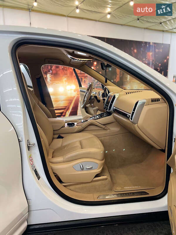 Внедорожник / Кроссовер Porsche Cayenne 2015 в Виннице