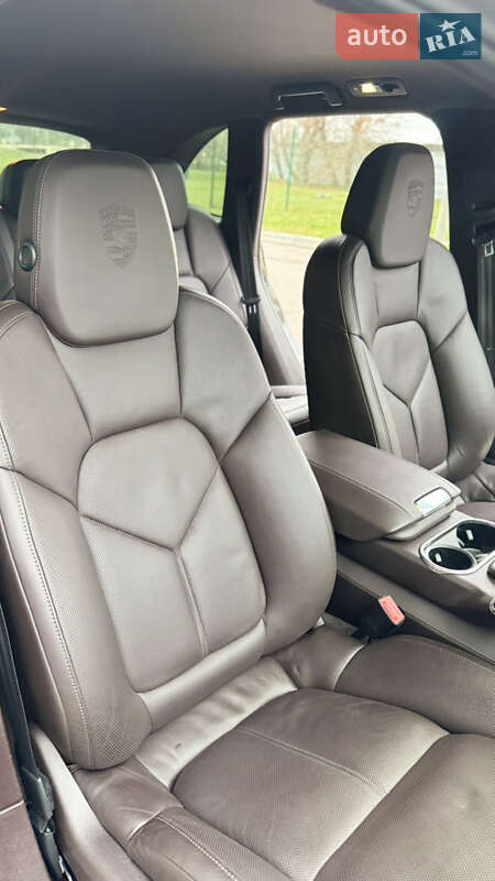 Позашляховик / Кросовер Porsche Cayenne 2013 в Києві