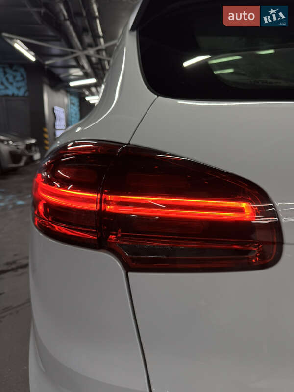 Позашляховик / Кросовер Porsche Cayenne 2014 в Києві