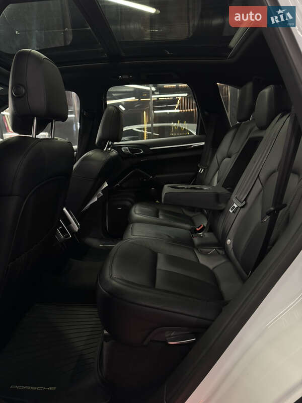 Позашляховик / Кросовер Porsche Cayenne 2014 в Києві
