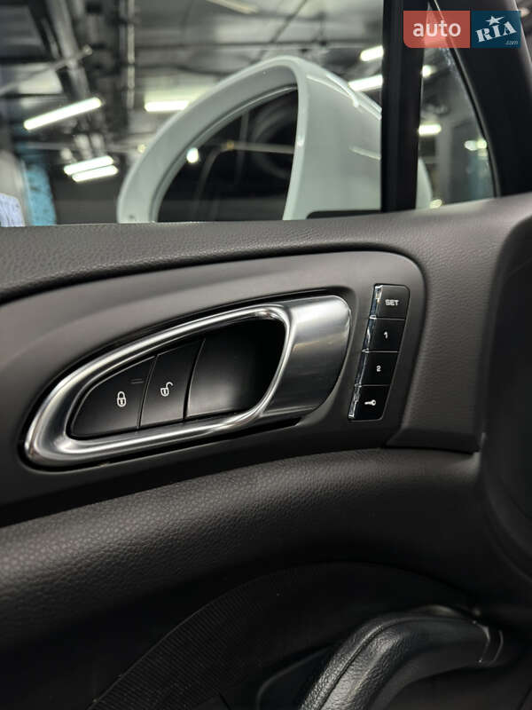Позашляховик / Кросовер Porsche Cayenne 2014 в Києві
