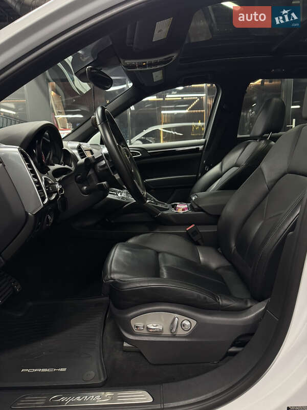 Позашляховик / Кросовер Porsche Cayenne 2014 в Києві