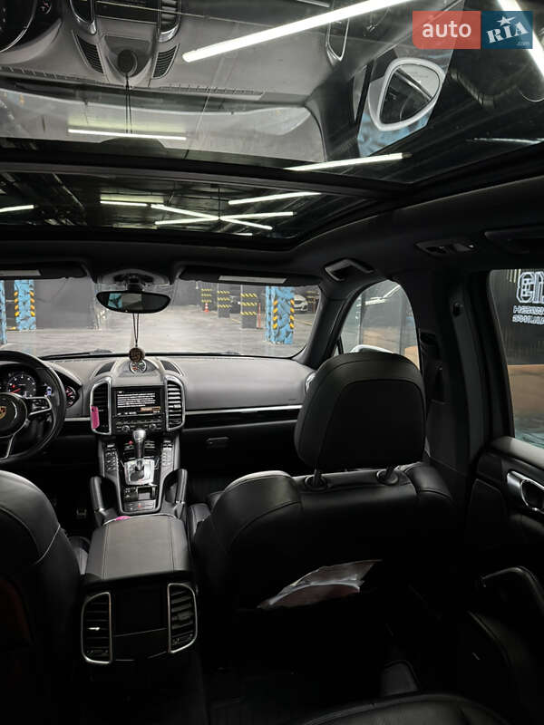 Позашляховик / Кросовер Porsche Cayenne 2014 в Києві