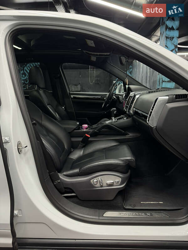 Позашляховик / Кросовер Porsche Cayenne 2014 в Києві