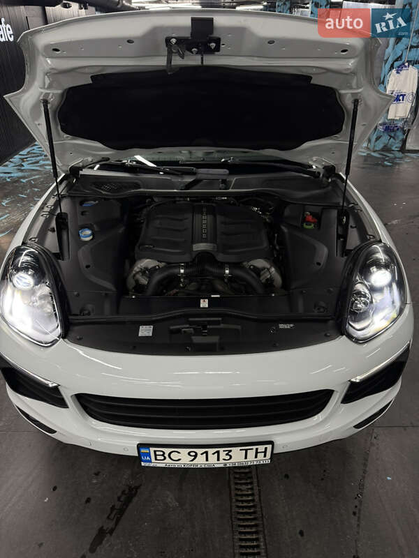 Позашляховик / Кросовер Porsche Cayenne 2014 в Києві