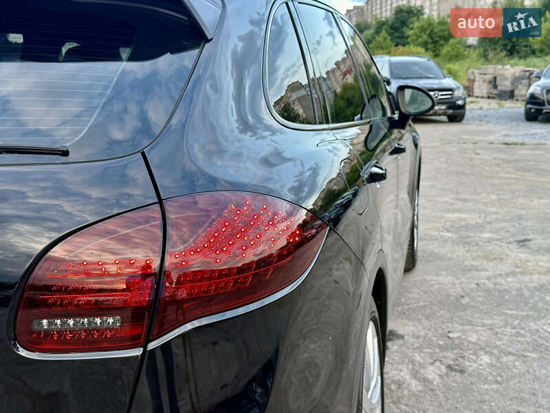 Внедорожник / Кроссовер Porsche Cayenne 2011 в Ровно