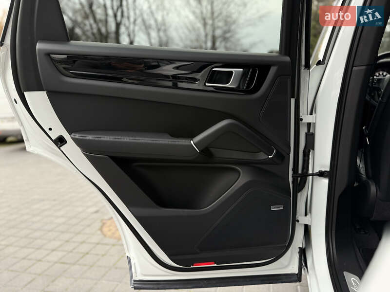 Внедорожник / Кроссовер Porsche Cayenne 2021 в Львове