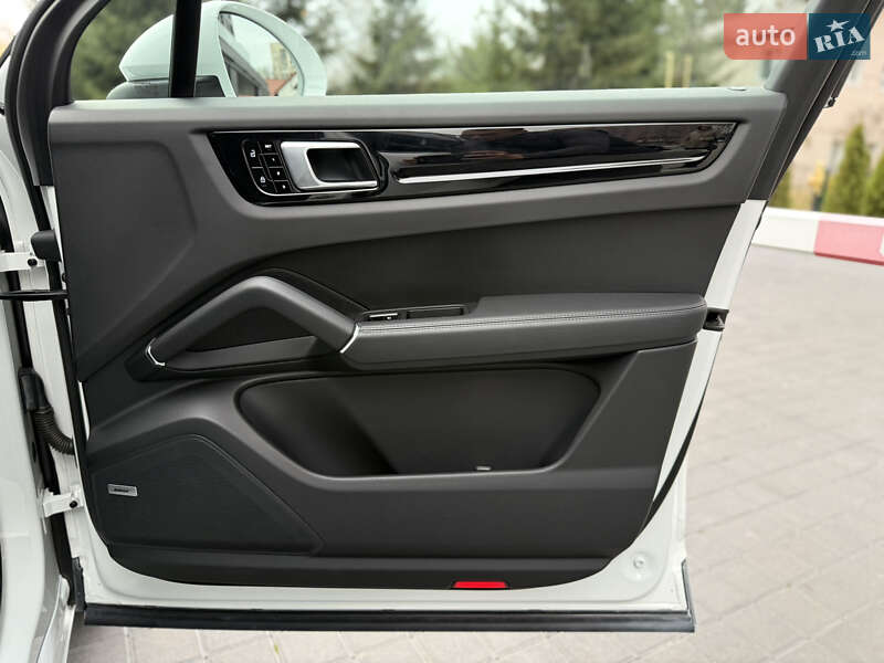 Внедорожник / Кроссовер Porsche Cayenne 2021 в Львове