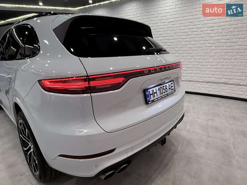Позашляховик / Кросовер Porsche Cayenne 2020 в Одесі