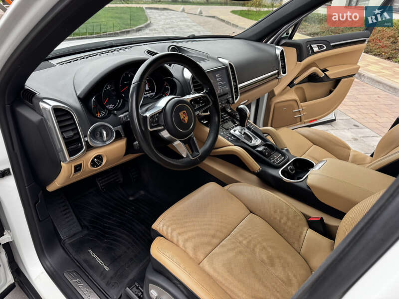 Позашляховик / Кросовер Porsche Cayenne 2017 в Києві