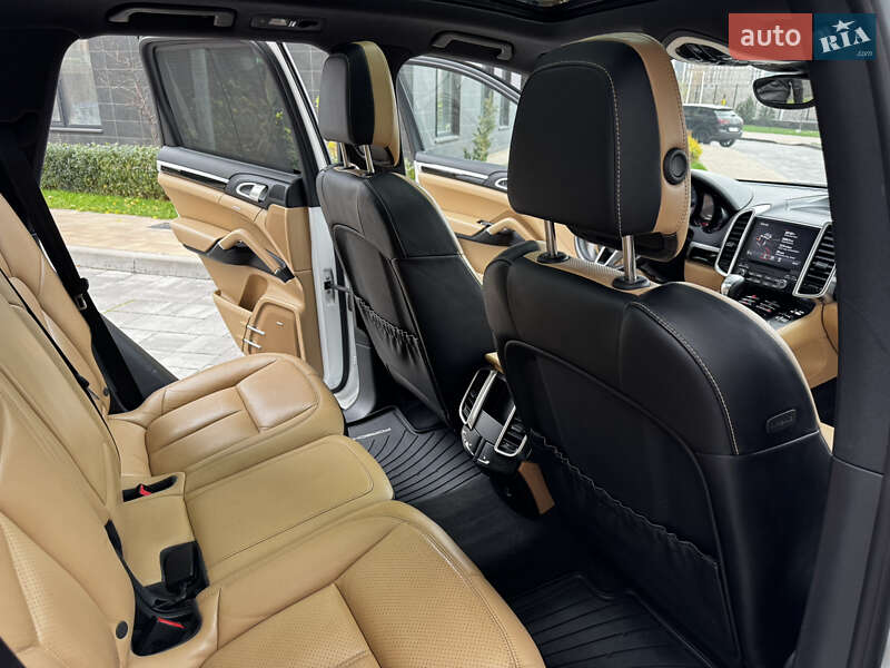 Позашляховик / Кросовер Porsche Cayenne 2017 в Києві