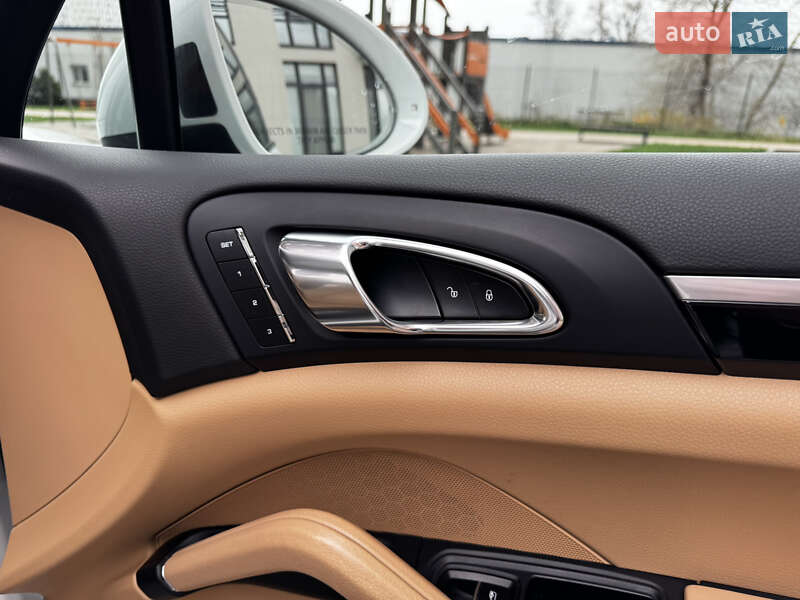 Позашляховик / Кросовер Porsche Cayenne 2017 в Києві