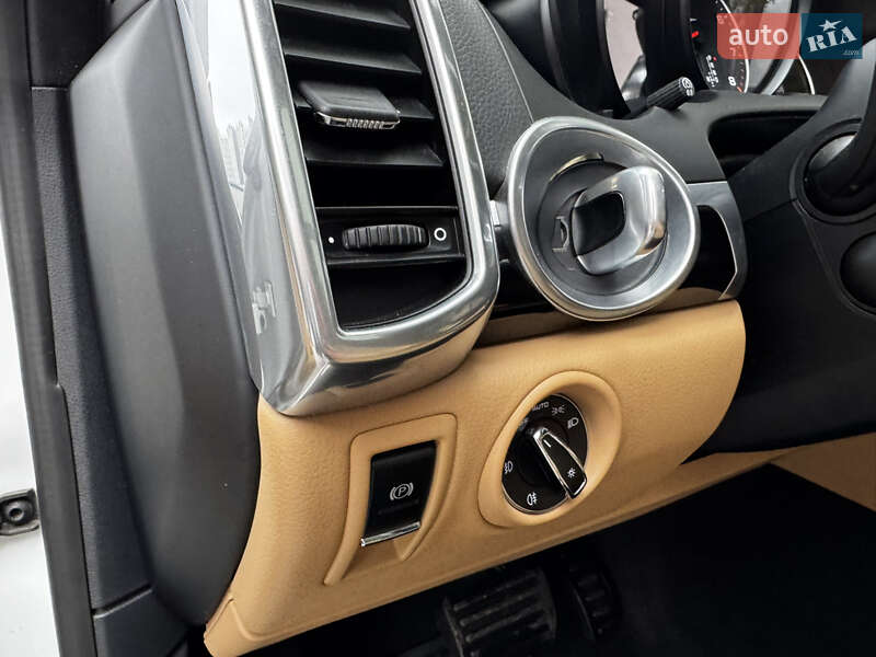 Позашляховик / Кросовер Porsche Cayenne 2017 в Києві