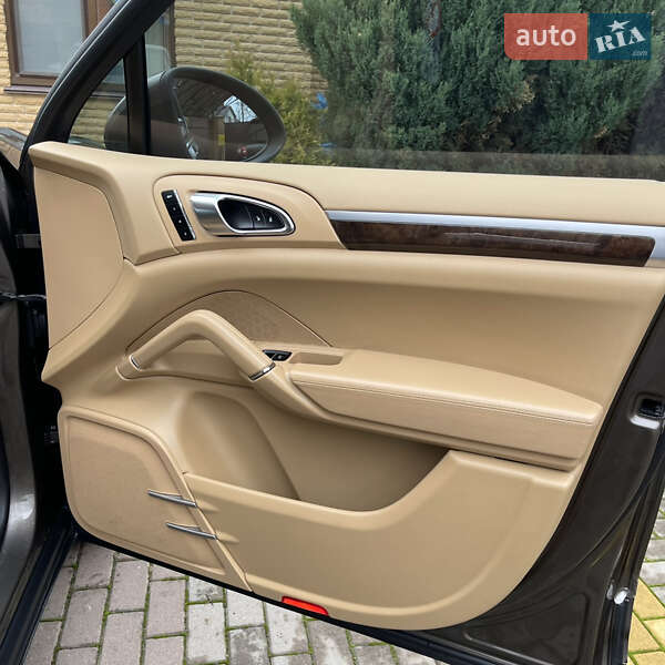 Позашляховик / Кросовер Porsche Cayenne 2012 в Києві