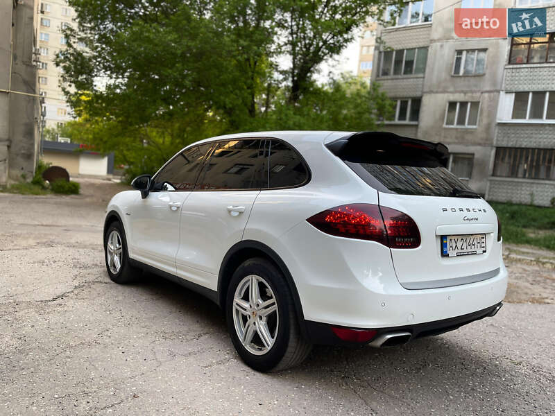 Позашляховик / Кросовер Porsche Cayenne 2012 в Харкові