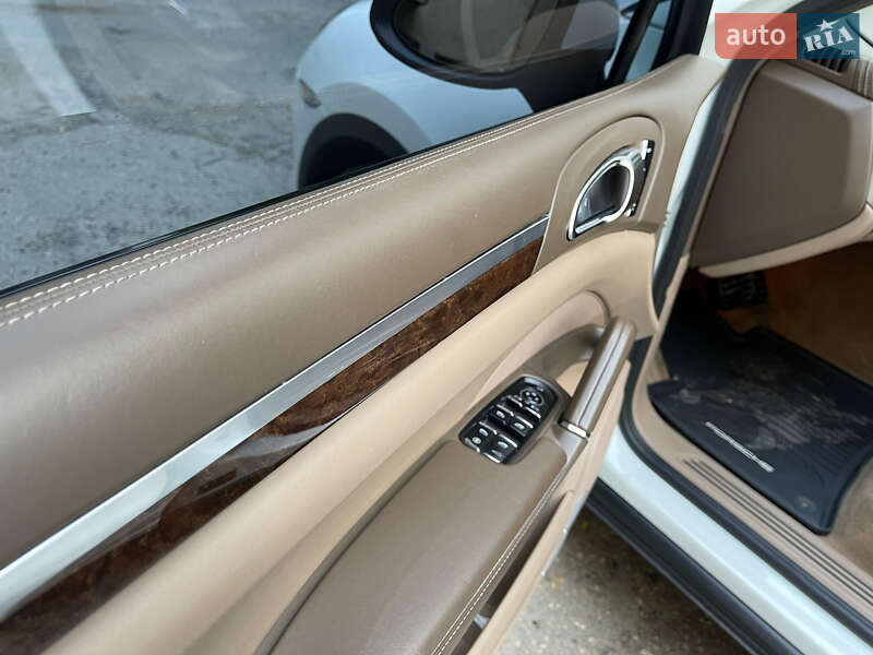 Позашляховик / Кросовер Porsche Cayenne 2012 в Харкові