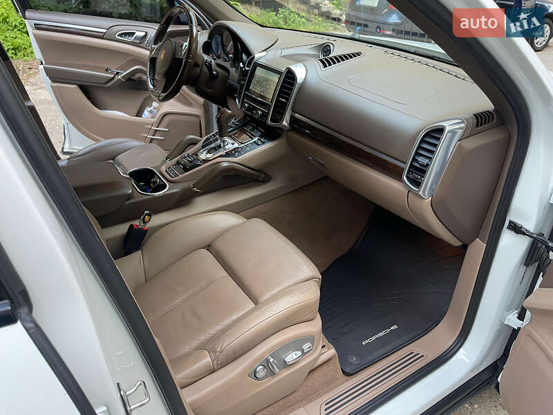 Позашляховик / Кросовер Porsche Cayenne 2012 в Харкові