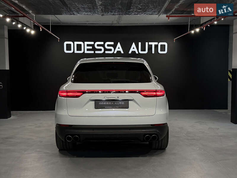 Позашляховик / Кросовер Porsche Cayenne 2021 в Одесі