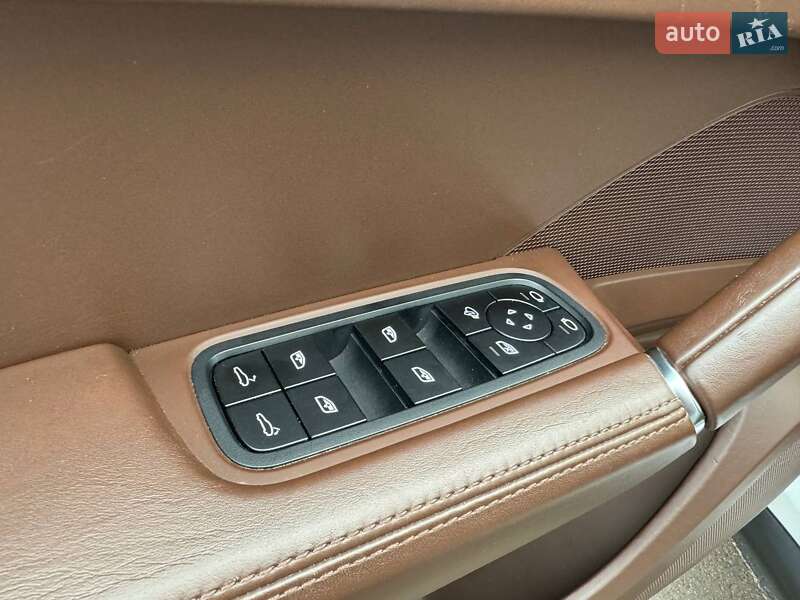 Позашляховик / Кросовер Porsche Cayenne 2021 в Києві