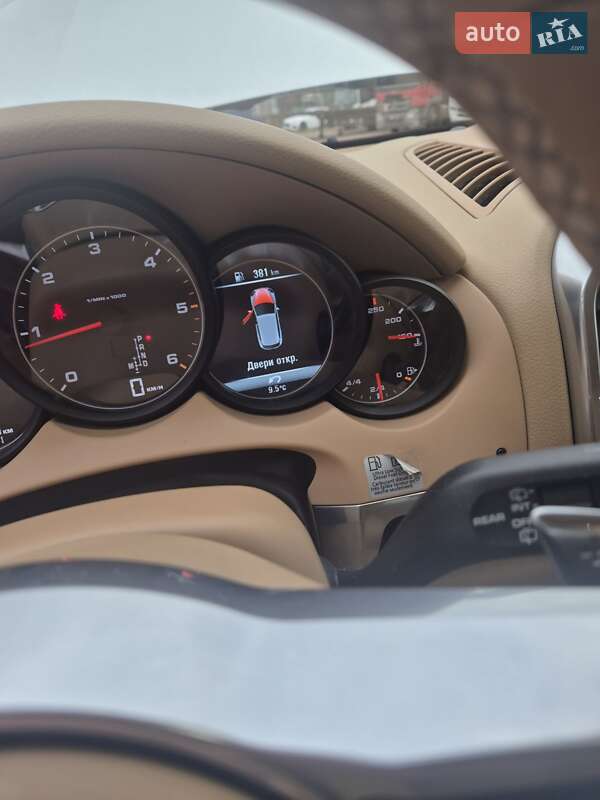 Внедорожник / Кроссовер Porsche Cayenne 2014 в Киеве