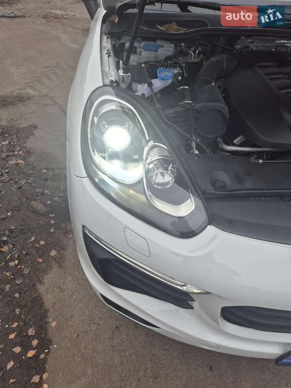 Внедорожник / Кроссовер Porsche Cayenne 2014 в Киеве