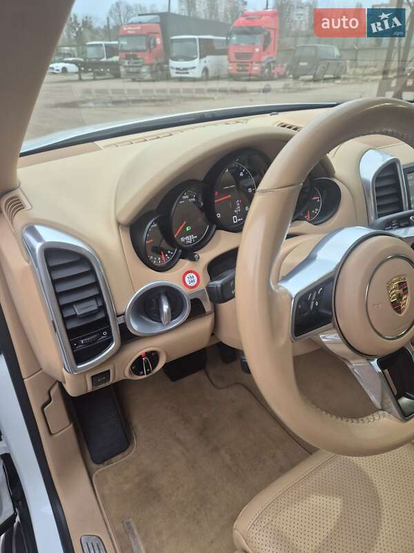 Внедорожник / Кроссовер Porsche Cayenne 2014 в Киеве