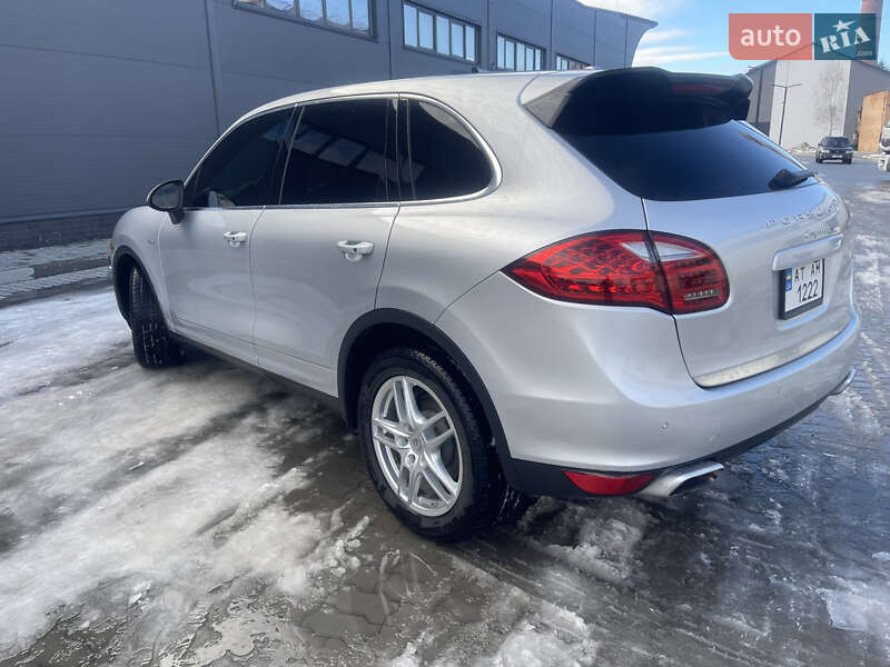 Позашляховик / Кросовер Porsche Cayenne 2013 в Бориславі