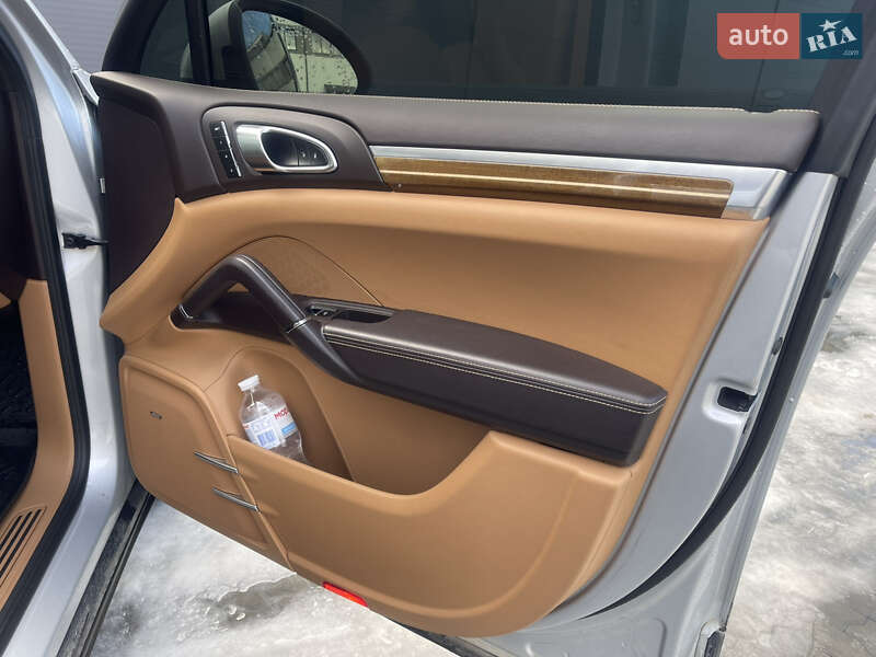 Позашляховик / Кросовер Porsche Cayenne 2013 в Бориславі