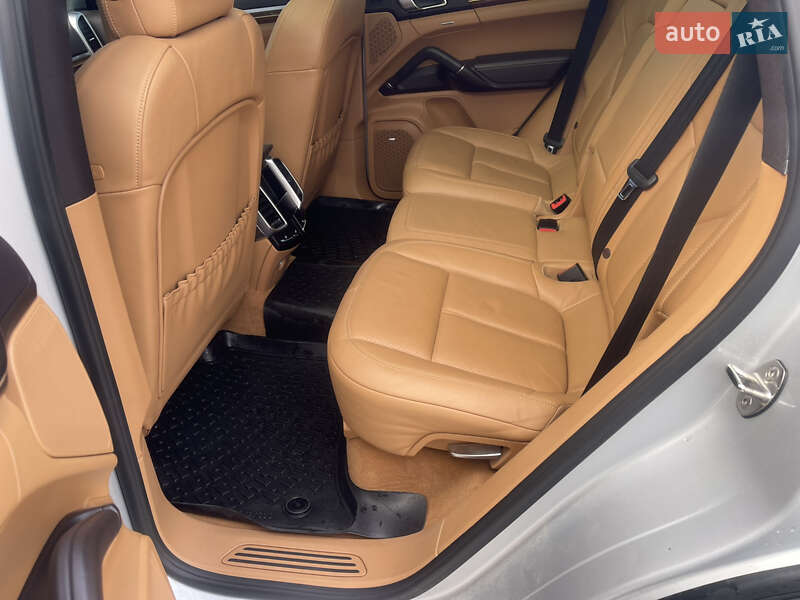 Позашляховик / Кросовер Porsche Cayenne 2013 в Бориславі