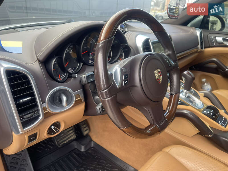 Позашляховик / Кросовер Porsche Cayenne 2013 в Бориславі