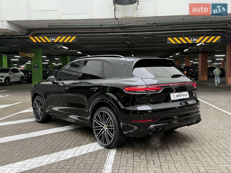 Позашляховик / Кросовер Porsche Cayenne 2021 в Києві