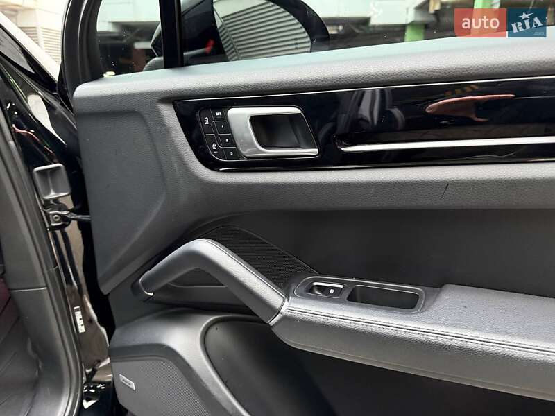 Позашляховик / Кросовер Porsche Cayenne 2021 в Києві