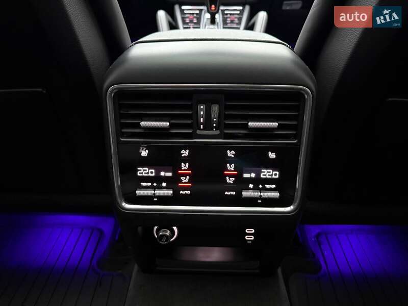 Позашляховик / Кросовер Porsche Cayenne 2021 в Києві